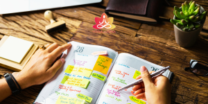 Opengeslagen agenda met logo yoga met iona